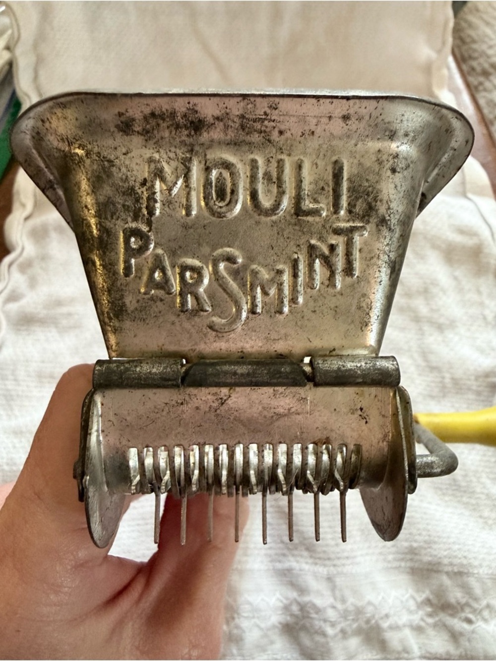 MOULI Parsmint Vintage Handheld Herb & Nut Mincer Made in France Pre 1970 WORKS!